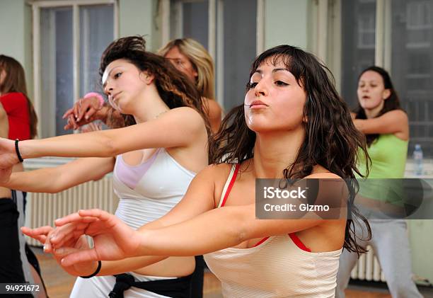 Foto de Dança E Fitness e mais fotos de stock de Academia de ginástica - Academia de ginástica, Adulto, Aeróbica