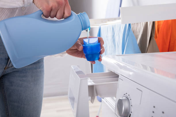 istock Person Pouring Detergent In Lid 949218796