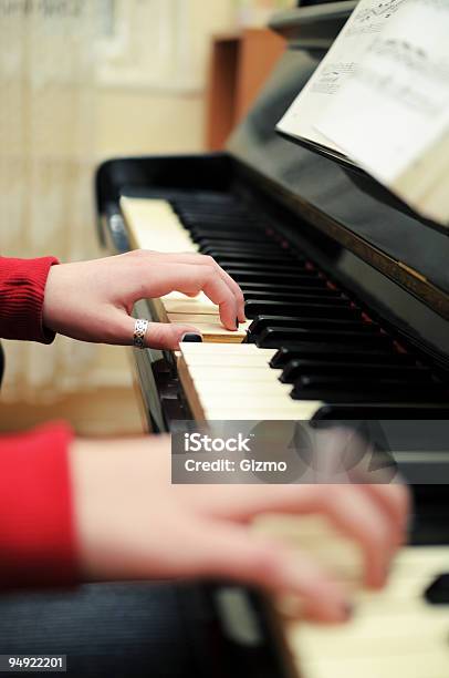 Lettore Di Pianoforte - Fotografie stock e altre immagini di Armonia - Armonia, Arte, Artista di spettacolo