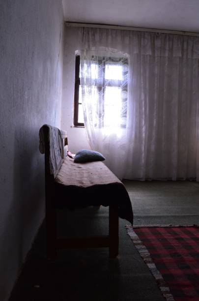 istock room in an abandoned house 949225082