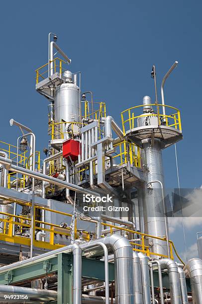 Refinaria De Petróleo - Fotografias de stock e mais imagens de Aço - Aço, Cano, Combustíveis e Geração de Energia