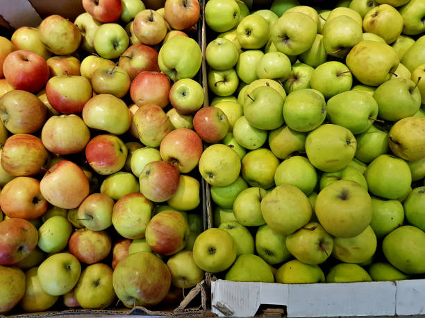 istock Heap of green apples 949231596