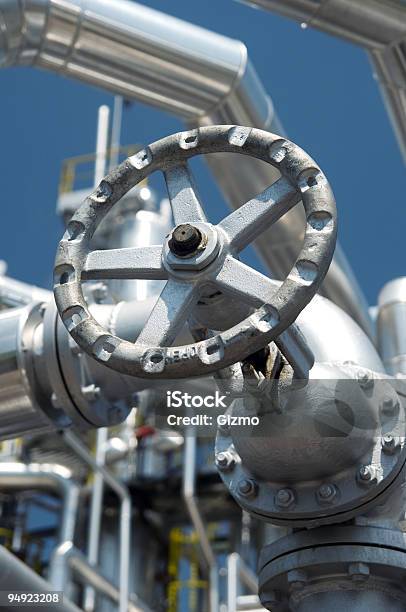 石油精製所 - バルブのストックフォトや画像を多数ご用意 - バルブ, 天然ガス, 精製所