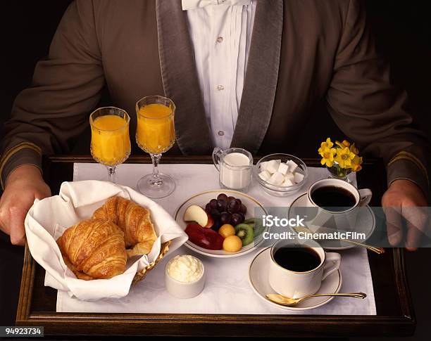 Photo libre de droit de Plateau De Petit Déjeuner En Service Détage De 4 X 5 Film banque d'images et plus d'images libres de droit de Service de chambre