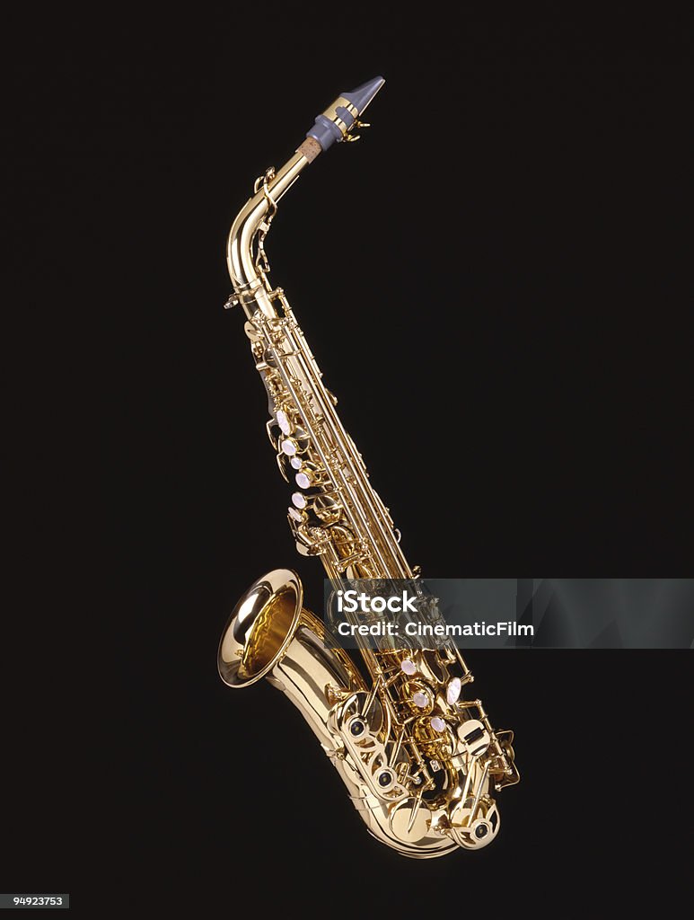 Saxofone isolada em preto 4 x 5 de filme - Foto de stock de Figura para recortar royalty-free