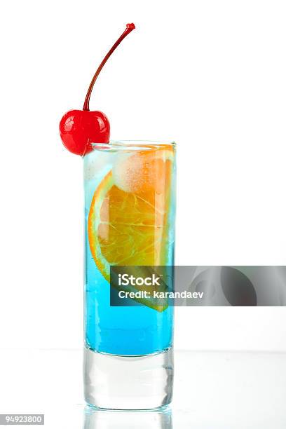 Cóctel Con Alcohol Blue Curacao Naranja Y Maraschino Foto de stock y más banco de imágenes de Alimento