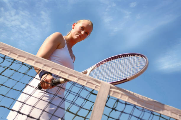 テニスコート - tennis serving playing women ストックフォトと画像