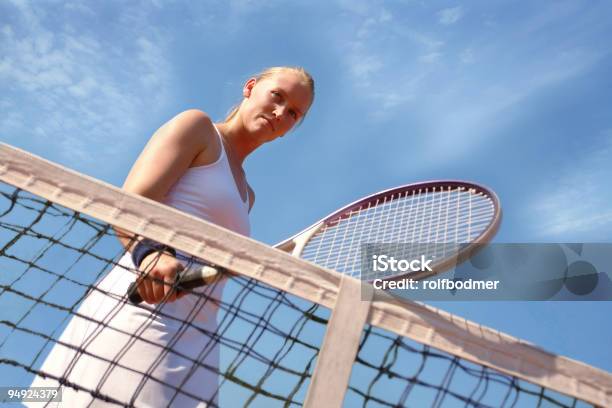 Foto de De Tênis e mais fotos de stock de Tênis - Esporte de Raquete - Tênis - Esporte de Raquete, Universidade, 20-24 Anos