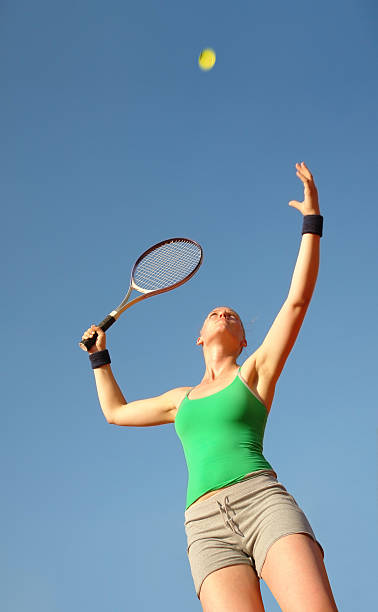 テニスコート - tennis serving playing women ストックフォトと画像