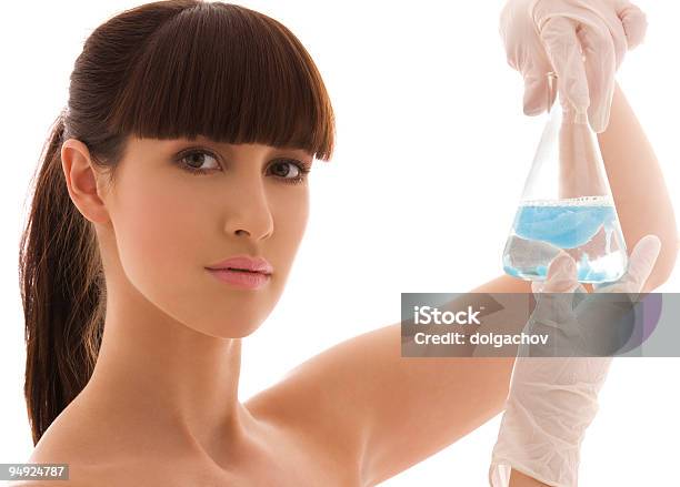 Trabajo De Laboratorio Foto de stock y más banco de imágenes de Adulto - Adulto, Adulto joven, Agarrar