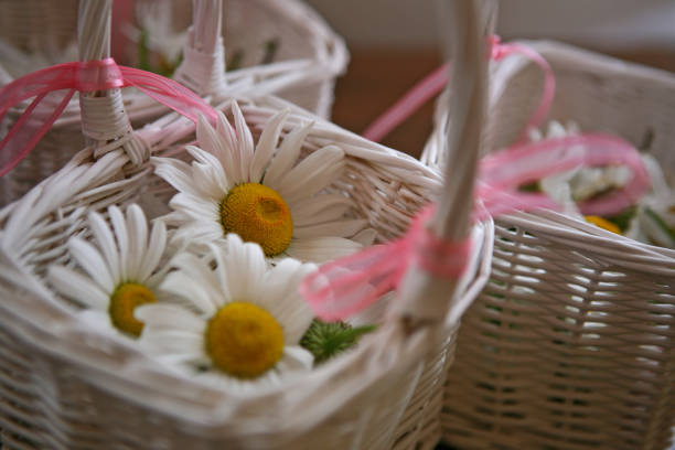 bandeja inferior de casamento cheio de flores - foto de acervo