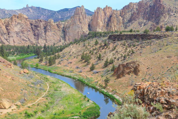 istock Crooked River, Smith Rock State Park, Oregon 949265420