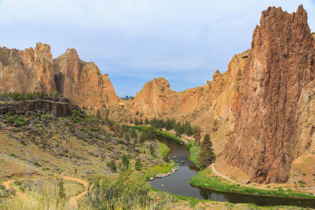 istock Crooked River, Smith Rock State Park, Oregon 949267836