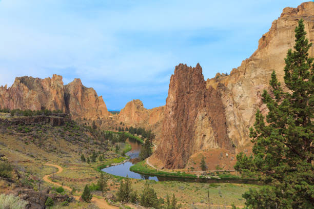 istock Crooked River, Smith Rock State Park, Oregon 949268734
