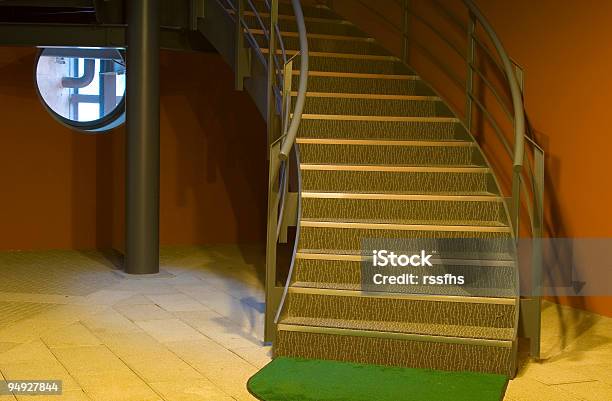 らせん階段 - カフェのストックフォトや画像を多数ご用意 - カフェ, カラフル, カラー画像