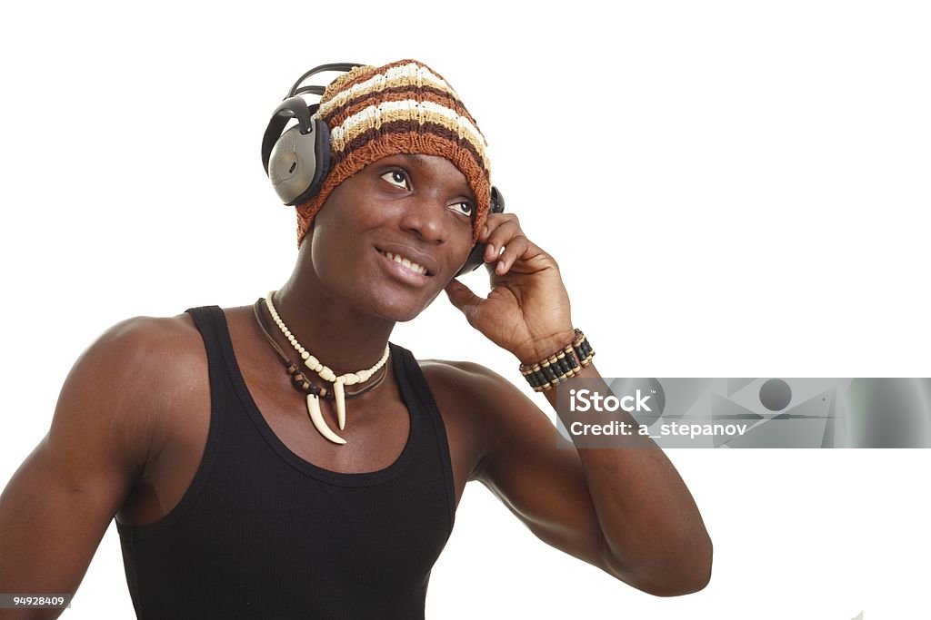 Homem sorridente com fones de ouvido grande - Foto de stock de Adulto royalty-free