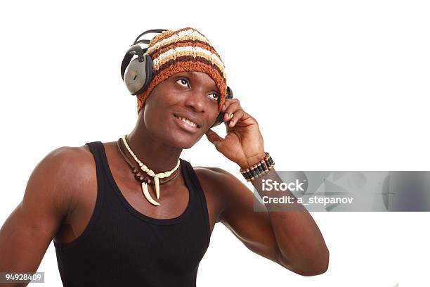 Foto de Homem Sorridente Com Fones De Ouvido Grande e mais fotos de stock de Adulto - Adulto, Artista, Barulho