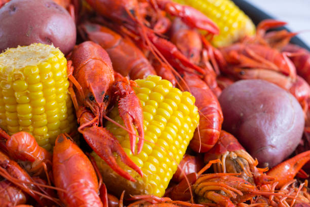 gotowane raki - crayfish new orleans cajun food louisiana zdjęcia i obrazy z banku zdjęć