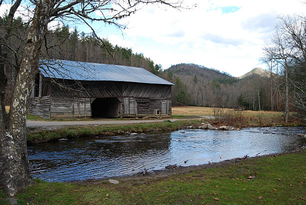 istock Smoky Mountains National Park barn 94928621