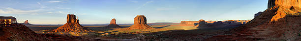 panorama do pôr do sol do monument valley - monument valley usa panoramic imagens e fotografias de stock