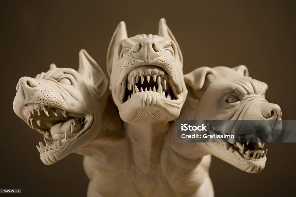 Perigosos com três cabeças de cão - Foto de stock de Cérbero - Criatura mítica royalty-free