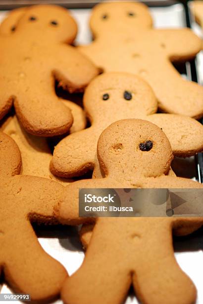 Foto de Homensbiscoito De Desfocagem e mais fotos de stock de Assado no Forno - Assado no Forno, Biscoito, Biscoito de Gengibre