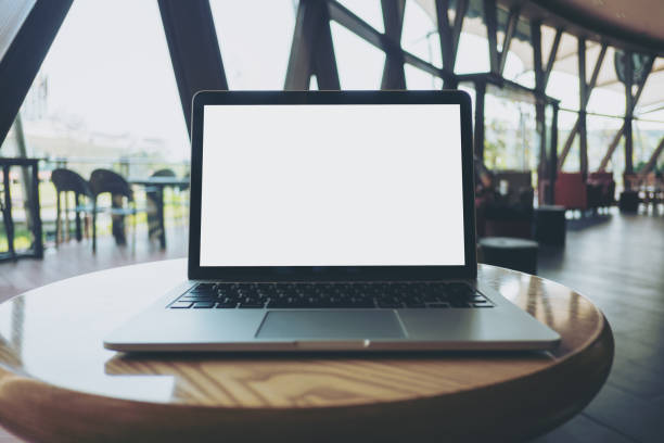 istock Mockup image of laptop with blank white screen 949306134
