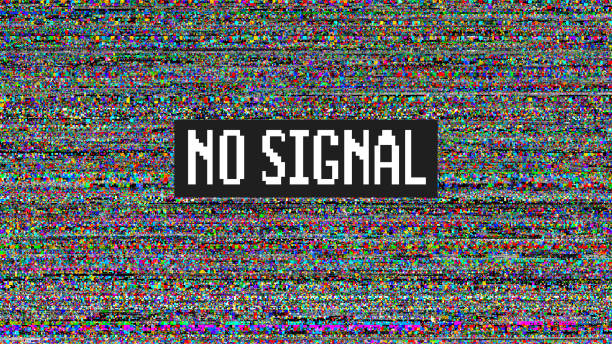 glitch! kein signal-nachricht am tv-gerät mit hintergrund der bunten pixelig lärm. - testbild stock-fotos und bilder