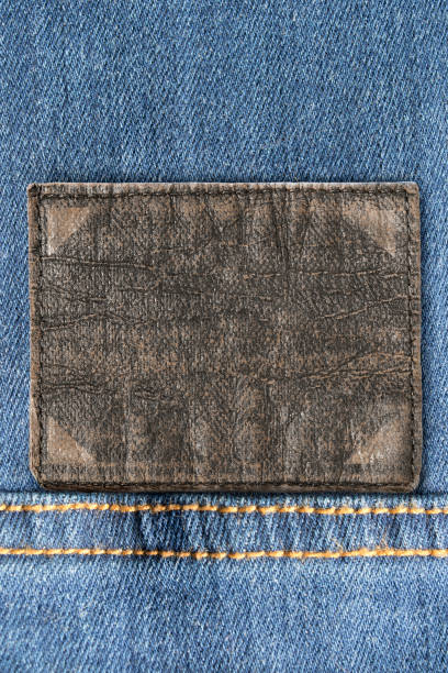 leder kleidung label - leather patch denim jeans stock-fotos und bilder