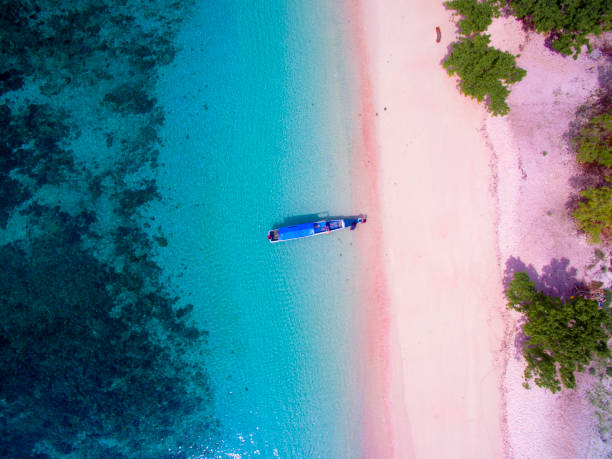 aerial rosa beach - labuanbajo stock-fotos und bilder