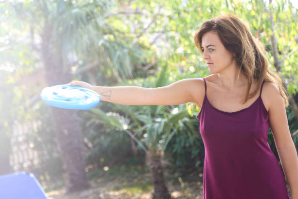 istock Young woman throwing a frisbee 949369716