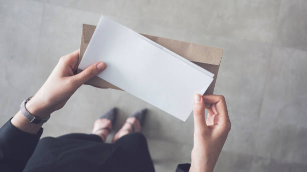 istock Stand up woman holding white folded a4 paper and brown envelope 949395836