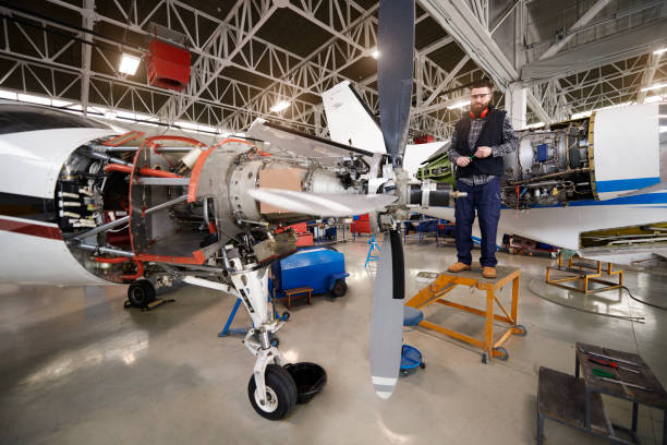 istock Aircraft mechanic in the hangar 949399588