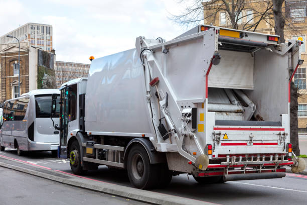 Garbage truck, London