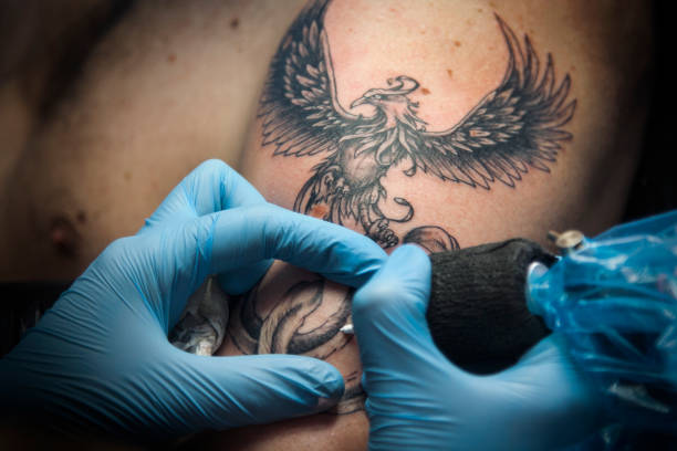Female Tattoo Artist Making Tattoo On A Mens Shoulder Stock Photo -  Download Image Now - iStock
