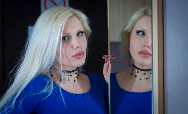Blonde woman posing indoor