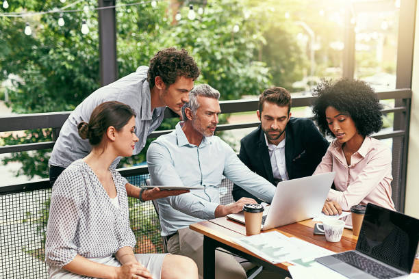 istock Sharing what they know to make business grow 949462094