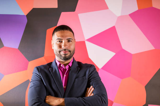 istock Mixed race man in front of wall with geometric pattern 949462732