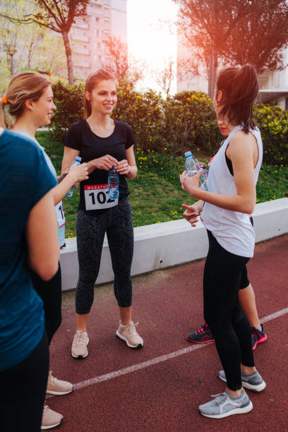 marathon-läufer  - running track women running spring stock-fotos und bilder