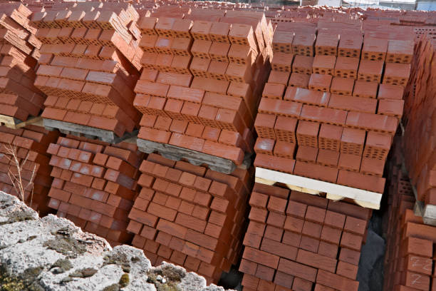 istock Red brick in stacks at the factory 949471910