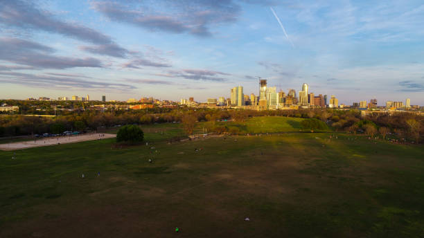 aerial drone view above zilker park austin skyline cityscape - old town imagens e fotografias de stock