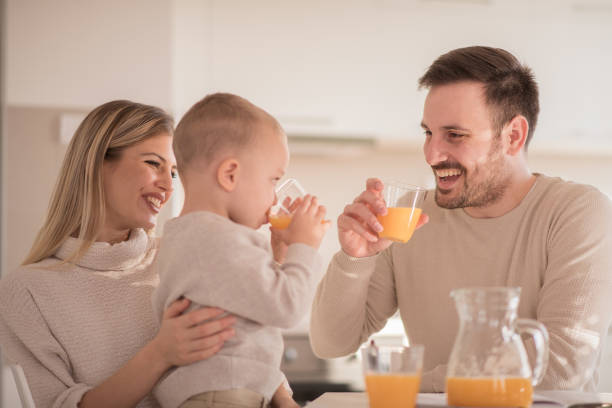 istock Family making juice in their kitchen 949486212