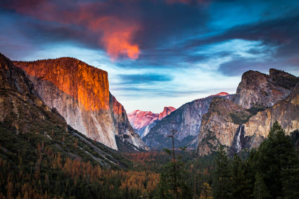 istock Yosemite National Park tunnel view at sunset 949517002