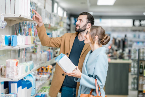 istock Couple in the pharmacy store 949521014