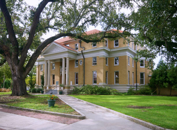 istock Iberville Parish Courthouse (previous) 949578058