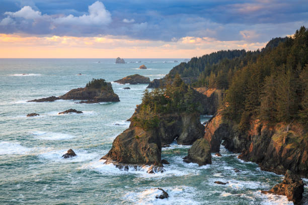 istock Natural Bridges Sunset Along the Samuel H. Boardman State Scenic Corridor 949585256
