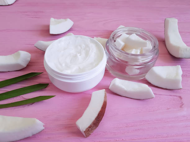 istock Cosmetic coconut cream on a pink wooden background 949585590