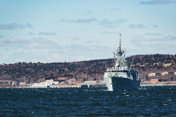 canadian kriegsschiff - battleship armed forces canada sunlight stock-fotos und bilder