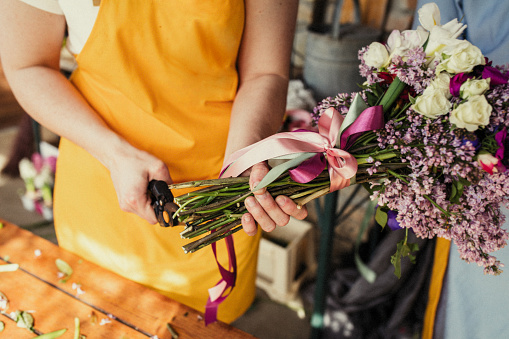 Learning flower arranging, making beautiful bouquets with your own hands