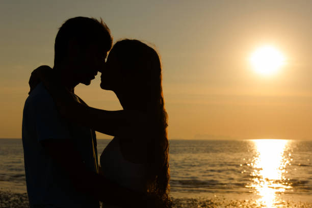 istock lovers silhouette kissing 949707754